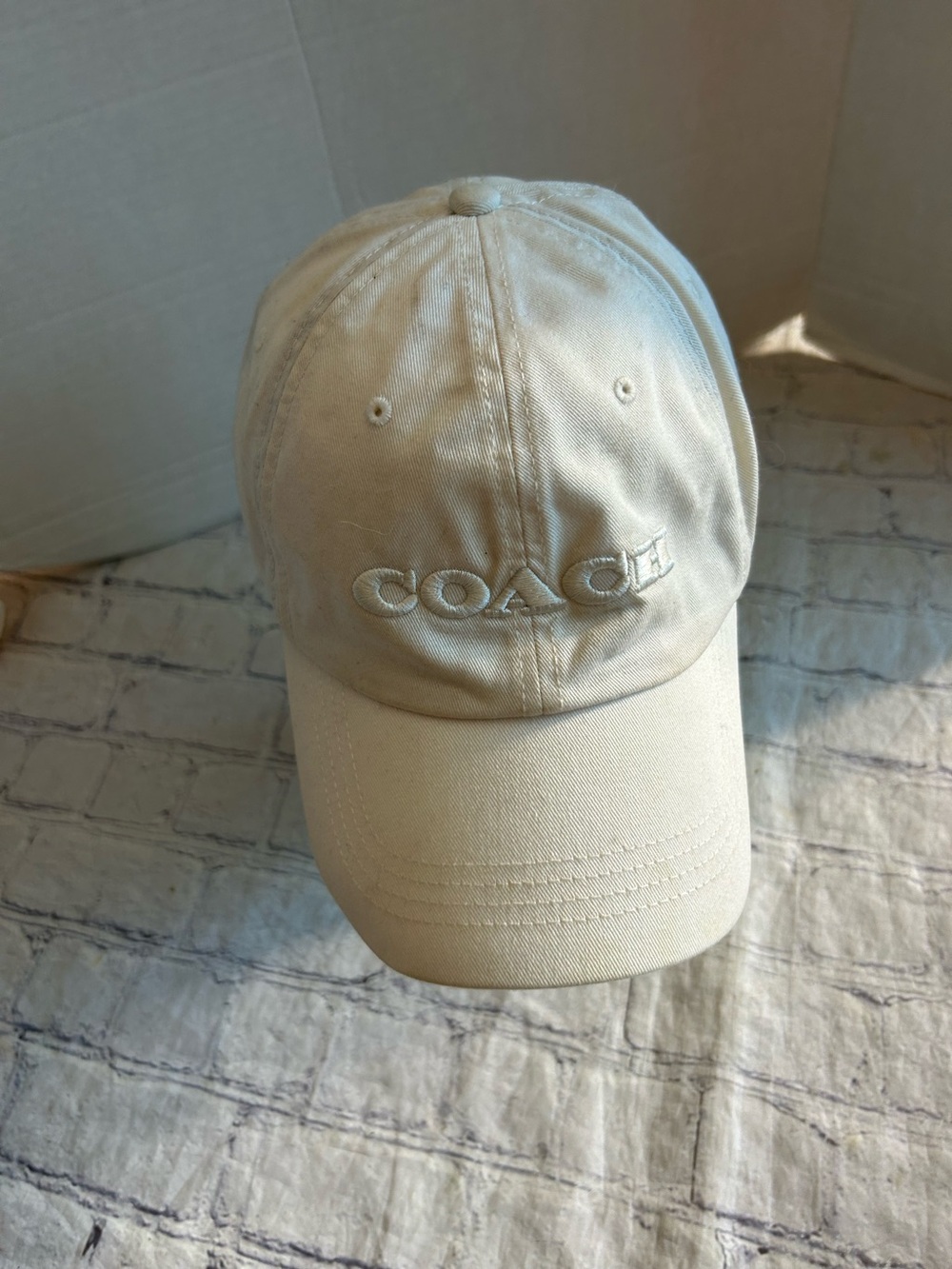 COACH LIGHT CREAM 100% COTTON EMBROIDERED LOGO FRONT ADJUSTABLE CAP